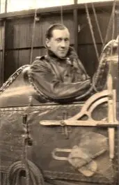 Album017_Pilot in ship_r