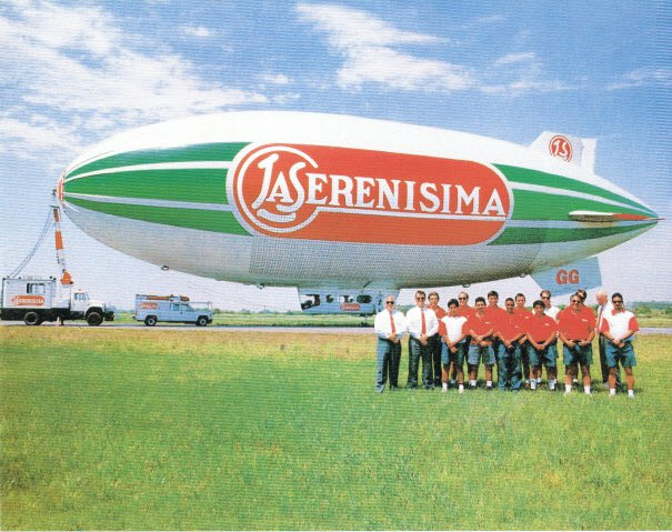 Skyship 500 HL and ground crew